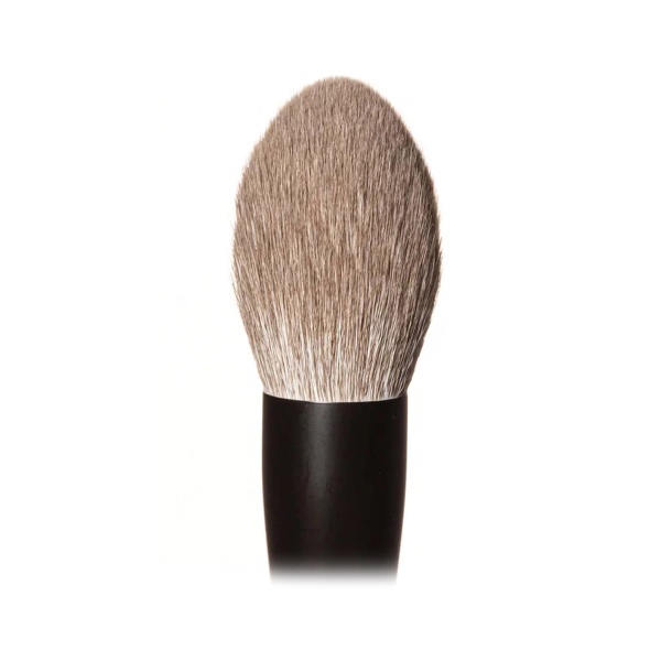 Beautydrugs Кисть для нанесения сухих текстур Makeup Brush 10 Tapered Powder Brush купить